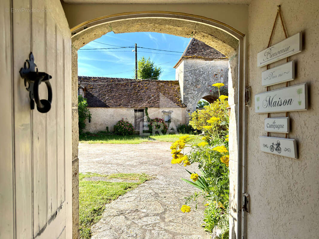 Maison à EGREVILLE