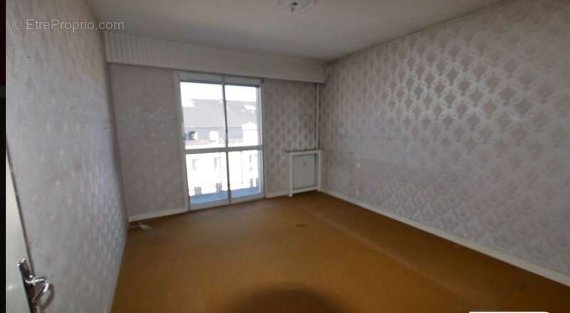 Appartement T5 de 100 m² avec balcon, ascenseur, cave et stationnement – Fort potentiel à Limoges - photo 4