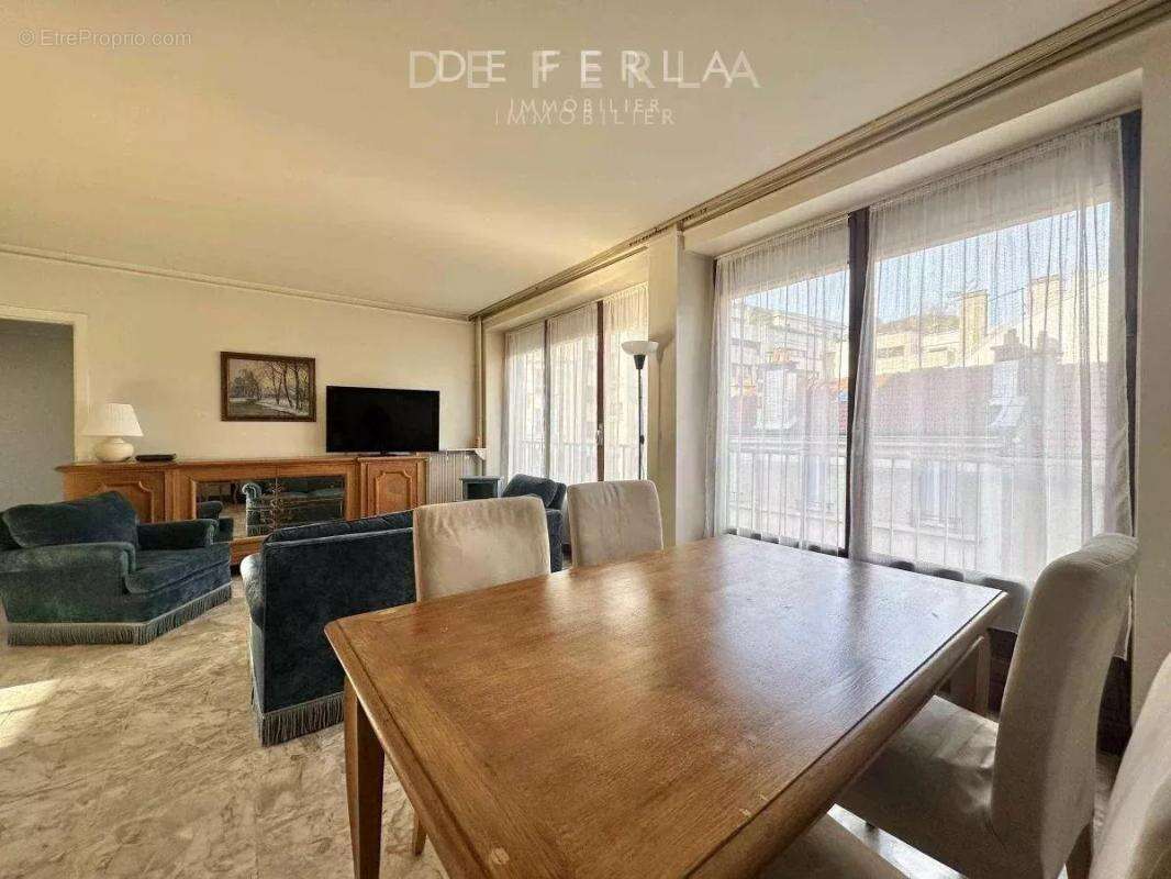 Appartement à PARIS-14E