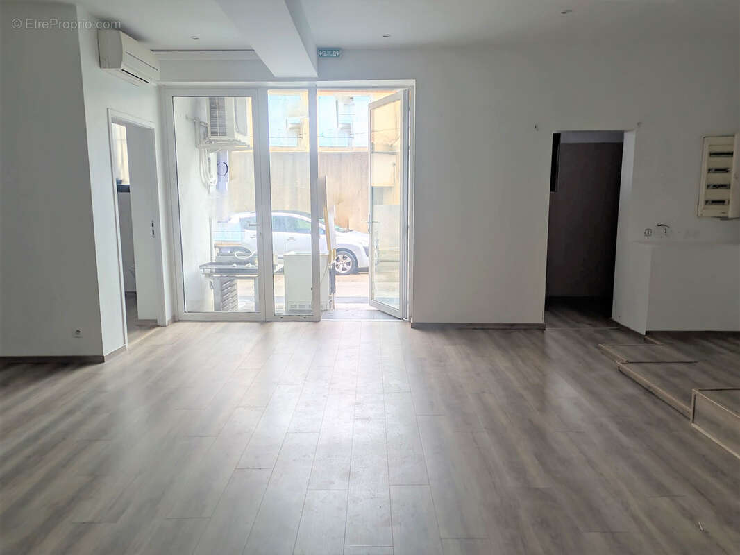 Commerce à GRUISSAN