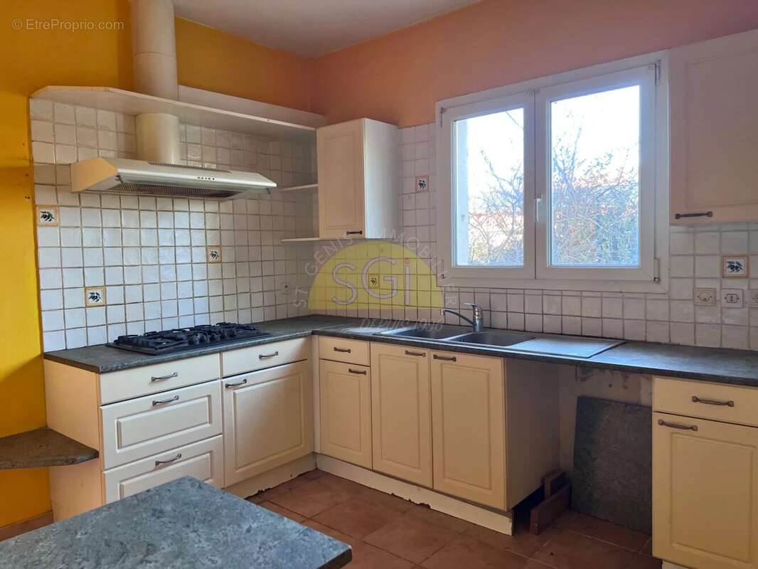 Maison à SAINT-GENIS-DES-FONTAINES