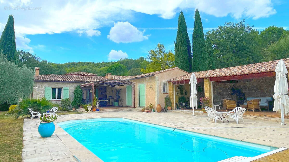 Maison 315 m² à Salernes  - photo 6