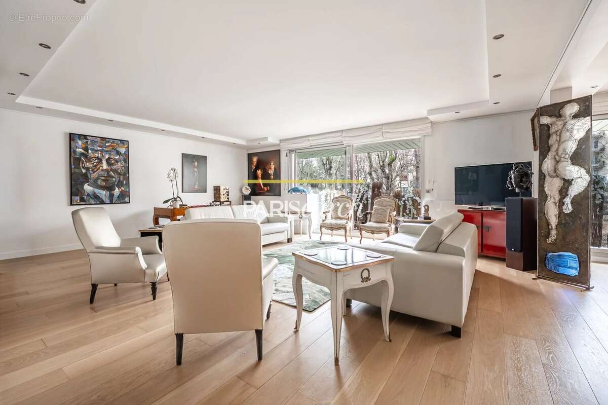 Appartement à NEUILLY-SUR-SEINE
