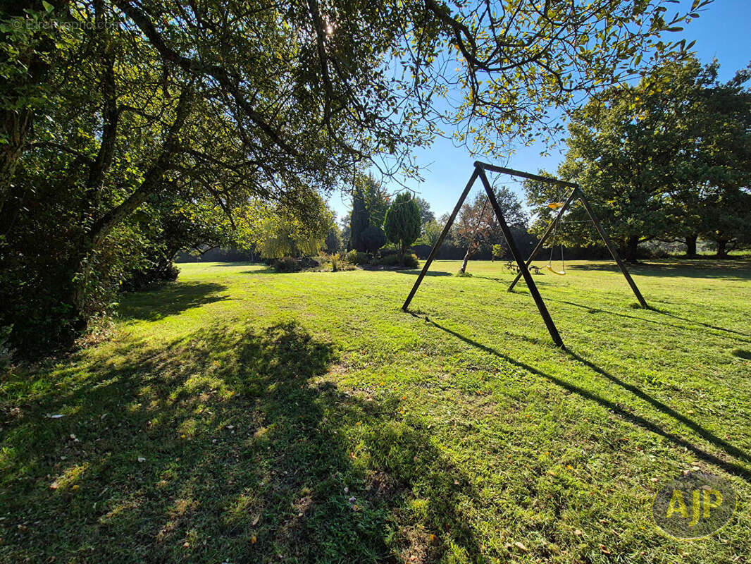 Maison à SAINT-CHRISTOPHE-DU-LIGNERON