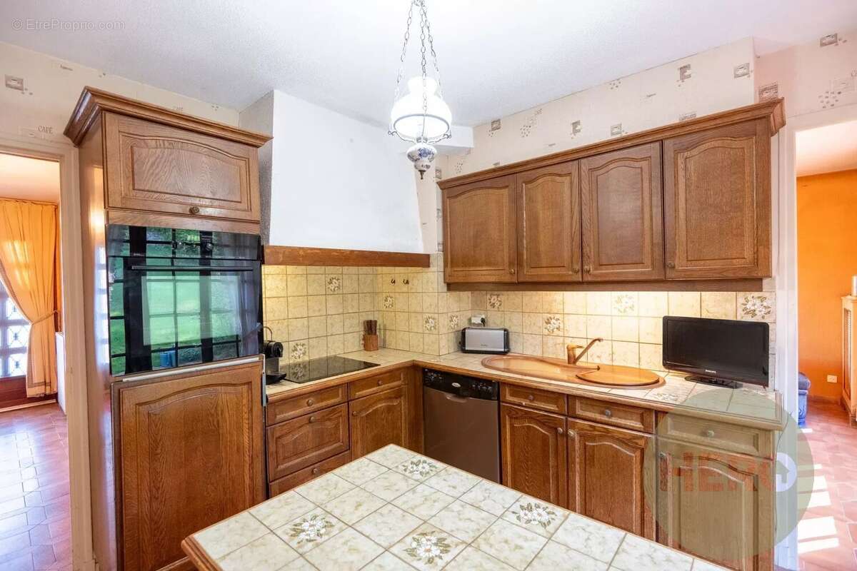 Maison à NEAUPHLE-LE-CHATEAU