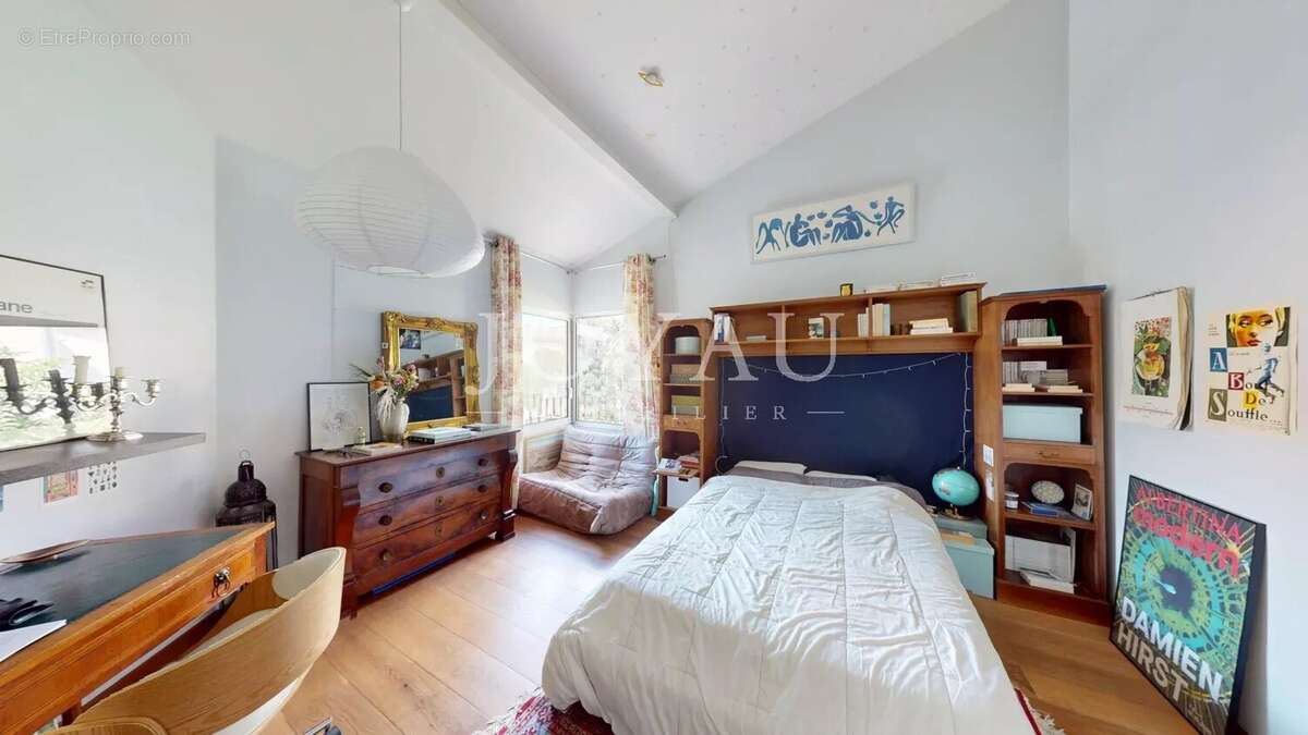 Maison familiale avec piscine et garage – Côte Pavée, à proximité immédiate des écoles - photo 13