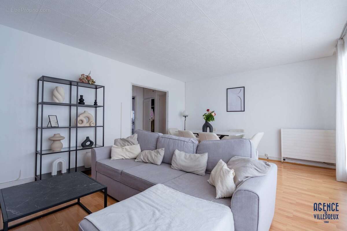 Appartement à LES CLAYES-SOUS-BOIS