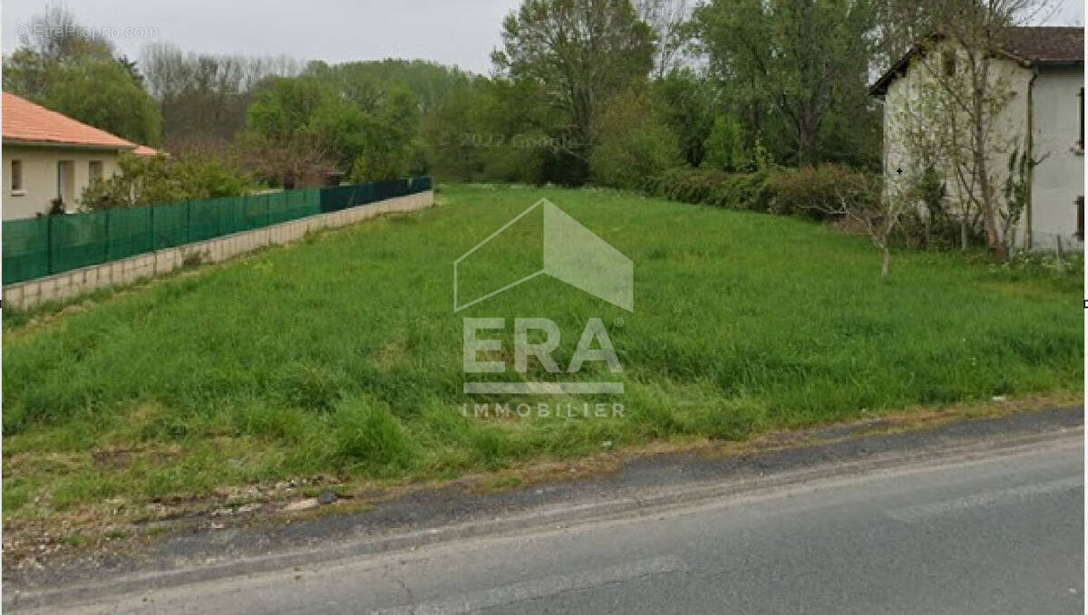 Terrain à MONTPON-MENESTEROL