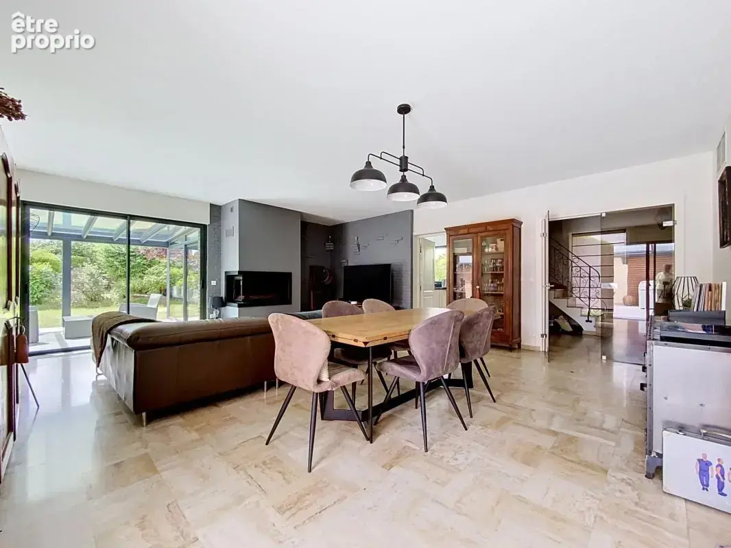 Villa individuelle avec piscine, 4 chambres, jardin et garages - photo 3