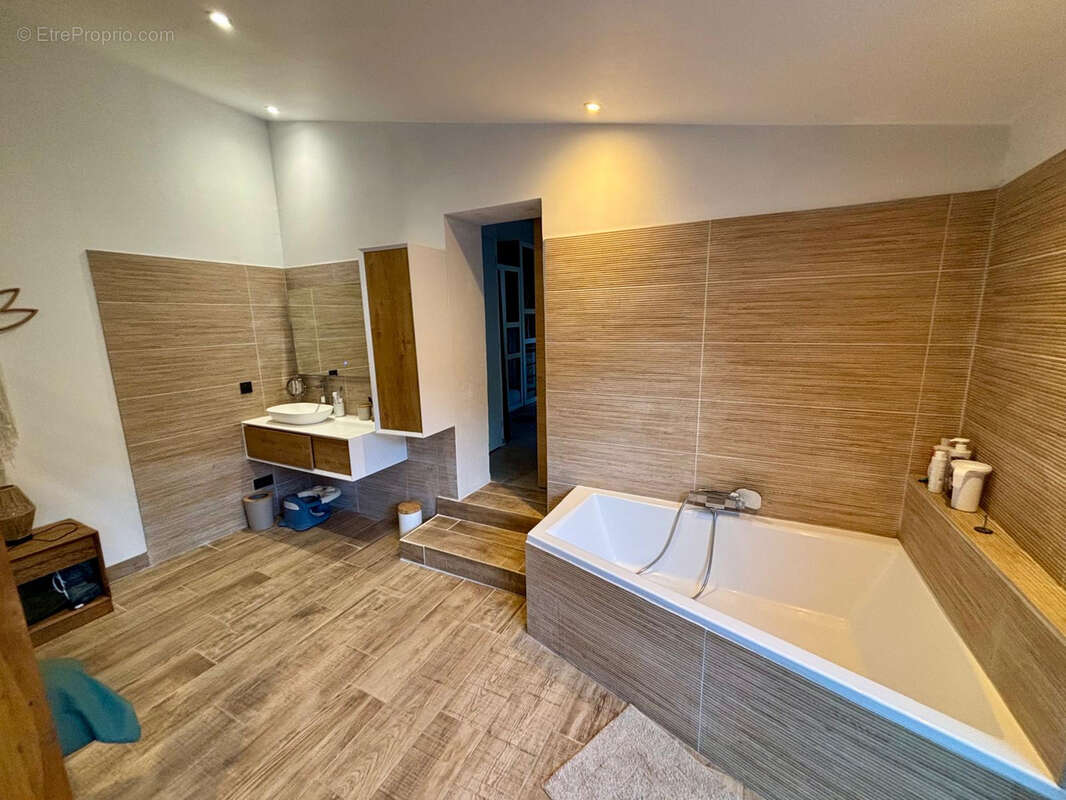 Maison à SUZE-LA-ROUSSE