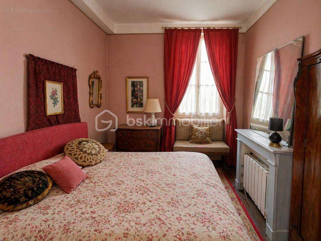 Maison à VILLENEUVE-L'ARCHEVEQUE