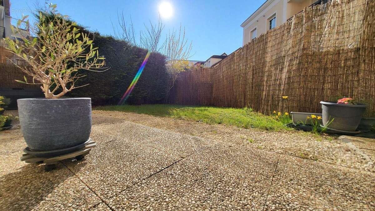 Appartement à LES CLAYES-SOUS-BOIS