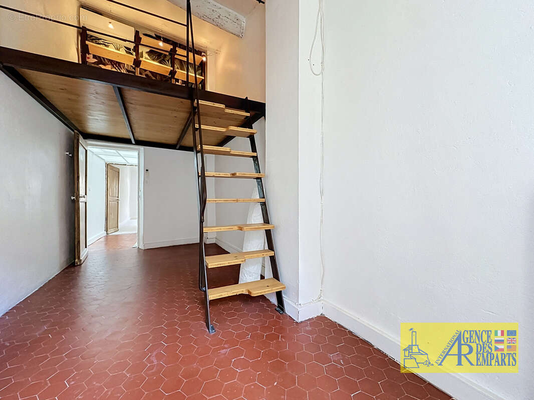 Appartement de caractère 82,95 m2 au cœur de la Vieille Ville - photo 2