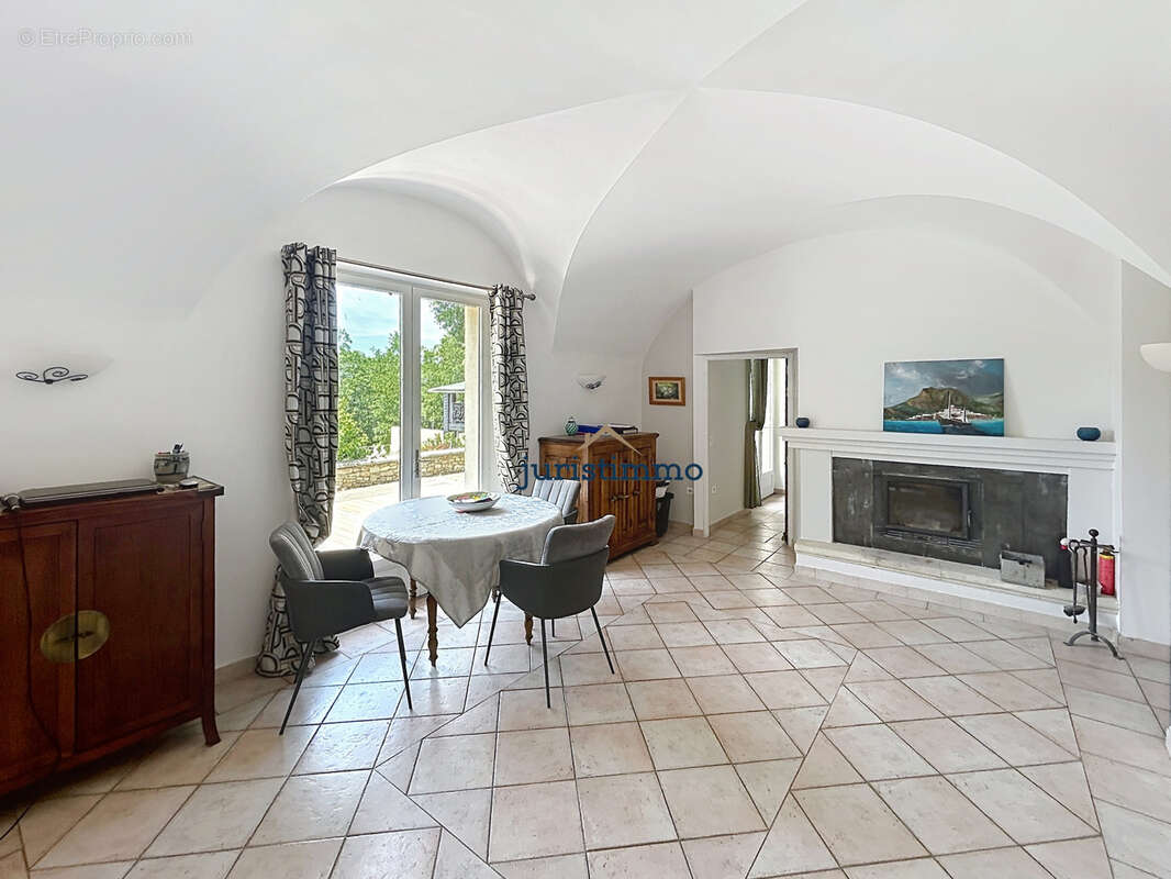 Maison à SAINT-PAUL-TROIS-CHATEAUX