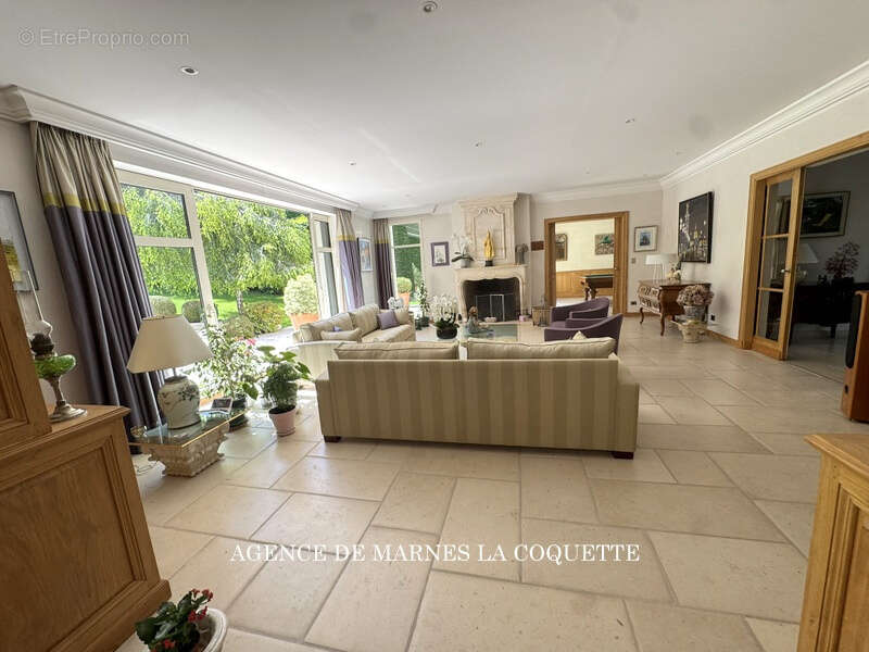 Maison à VILLE-D'AVRAY
