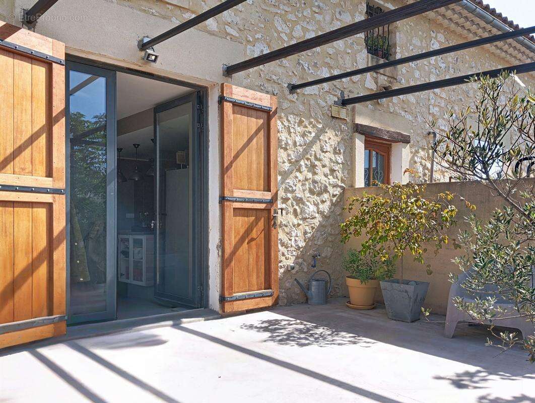 Appartement à PERNES-LES-FONTAINES