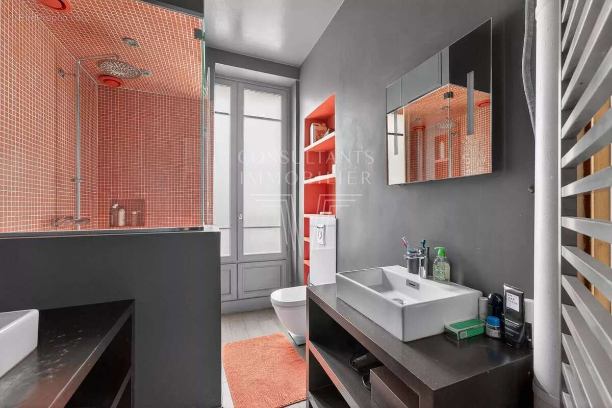 Appartement à PARIS-16E