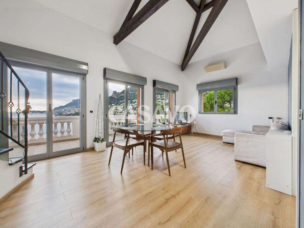 Appartement à ROQUEBRUNE-CAP-MARTIN