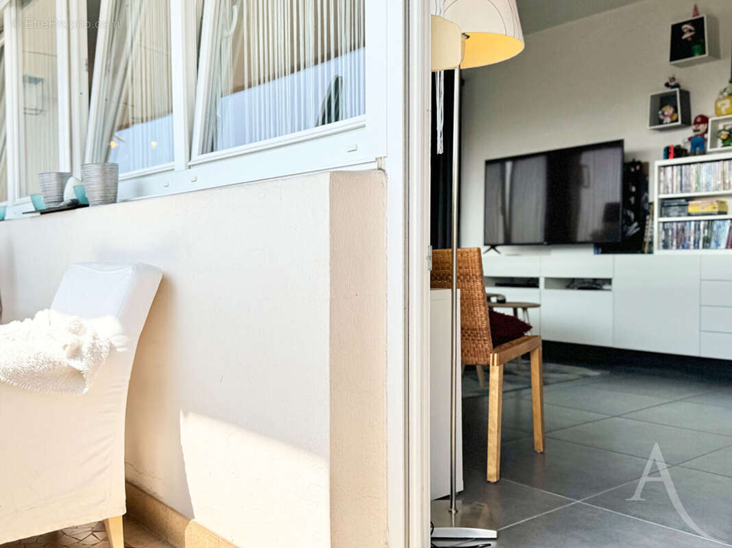 COUP DE COEUR sur ce spacieux T5 avec garage, ascenseur et grand balcon ! Proche centre ville - photo 9
