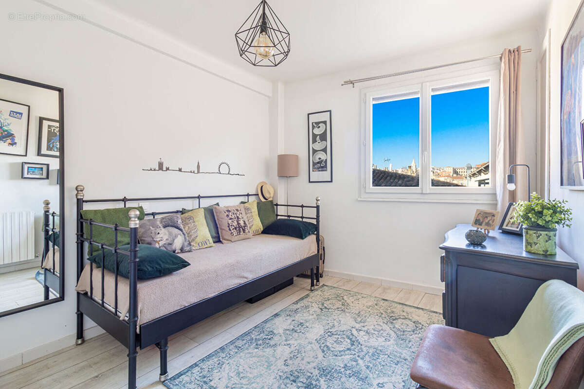 Appartement à MARSEILLE-7E