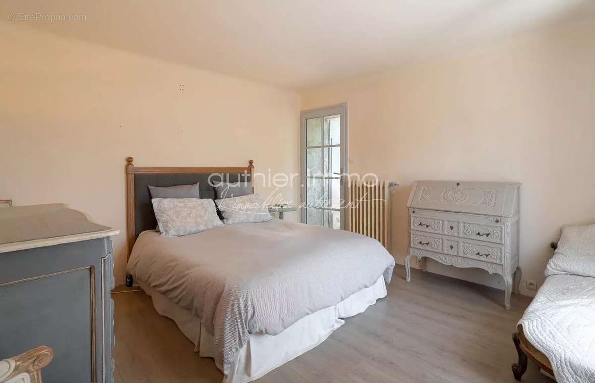 Maison à ROQUEFORT-LES-PINS