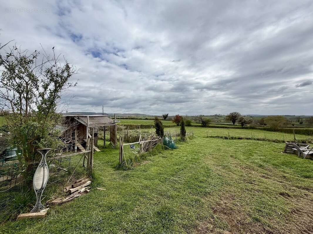 Maison à SAVIGNY-POIL-FOL