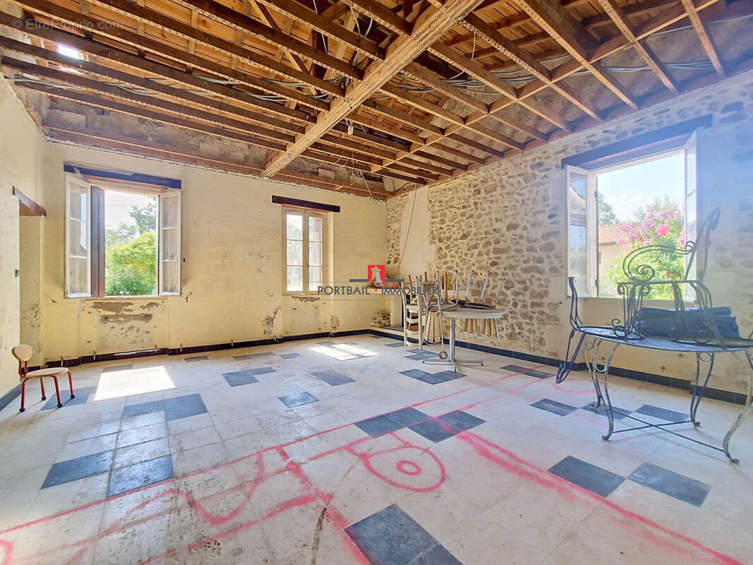 Maison 166 m² à Saint-Christoly-De-Blaye  - photo 3