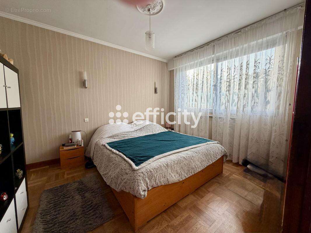 Maison à CHENNEVIERES-SUR-MARNE