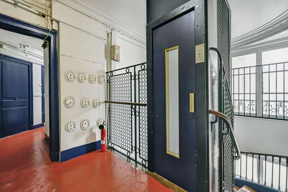 Appartement à PARIS-1E