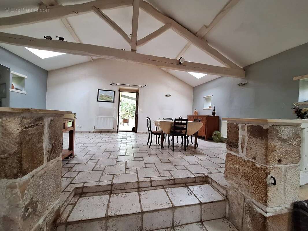 Maison de campagne, grange et terrain - photo 4