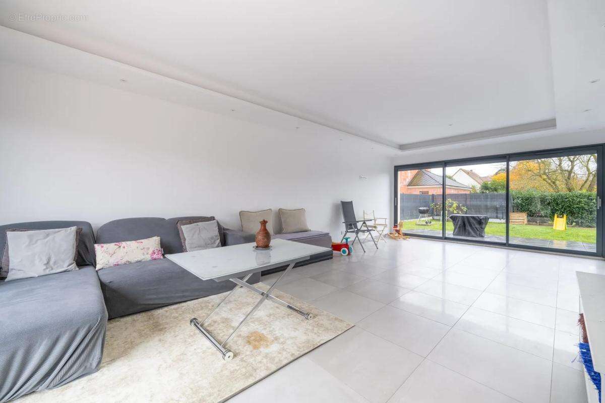 Maison à LES MUREAUX