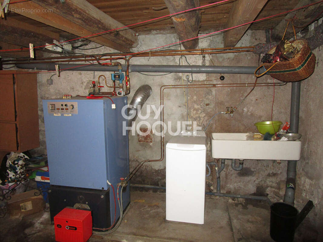 Maison à SIAUGUES-SAINTE-MARIE