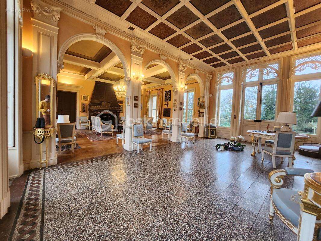 Magnifique Chateau du XIX éme , dépendances, Maison de gardien/gite, parc arboré de 9,5 hectares - photo 8