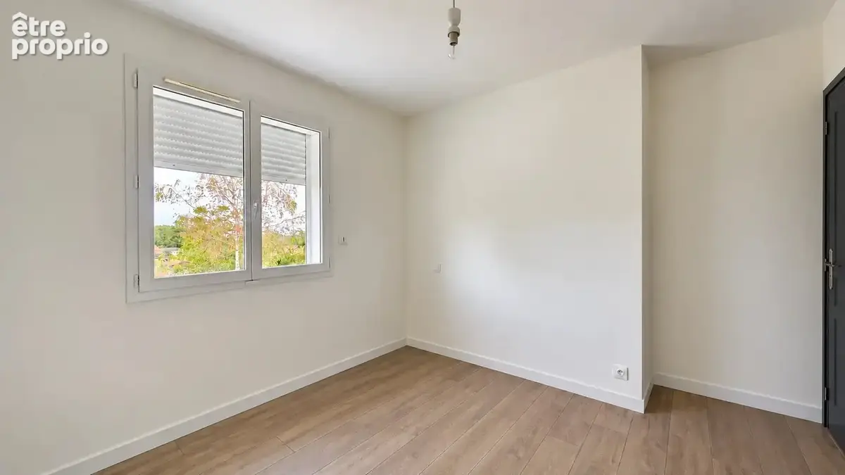 Plain-pied de 2010 - 115 m² - 3 chambres - 3 300 m² de terrain - photo 8