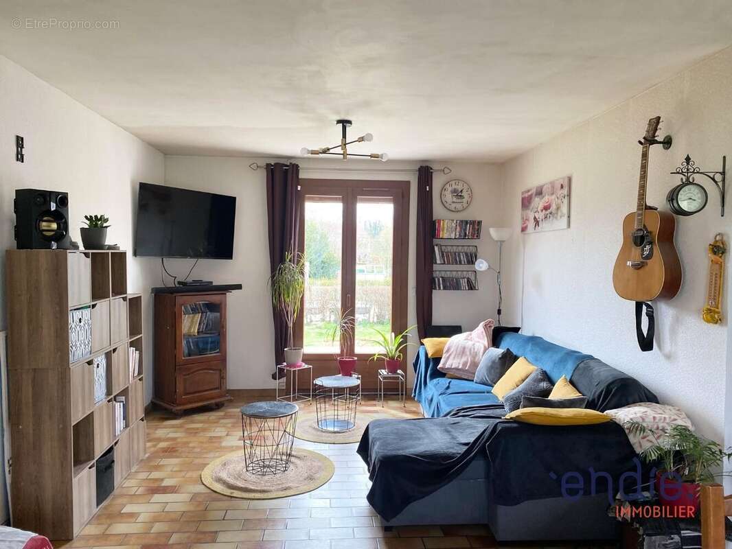 Maison à GARNAT-SUR-ENGIEVRE