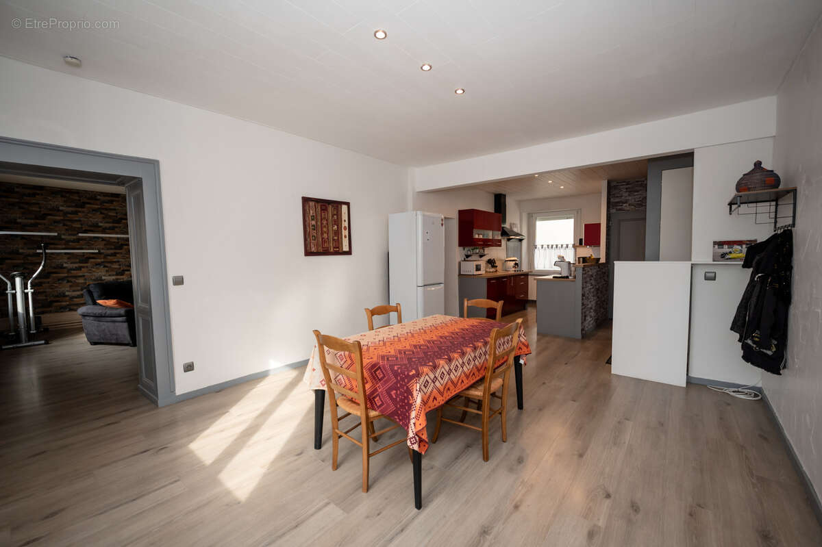Appartement à FRASNE