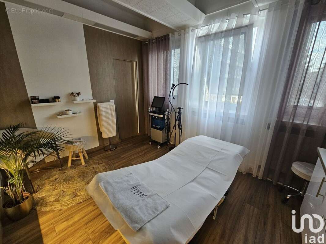 Photo 3 - Commerce à MARLY-LE-ROI