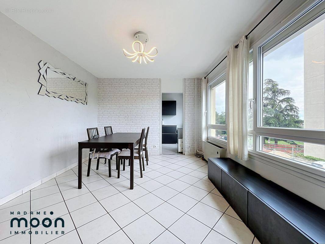 Appartement à OULLINS