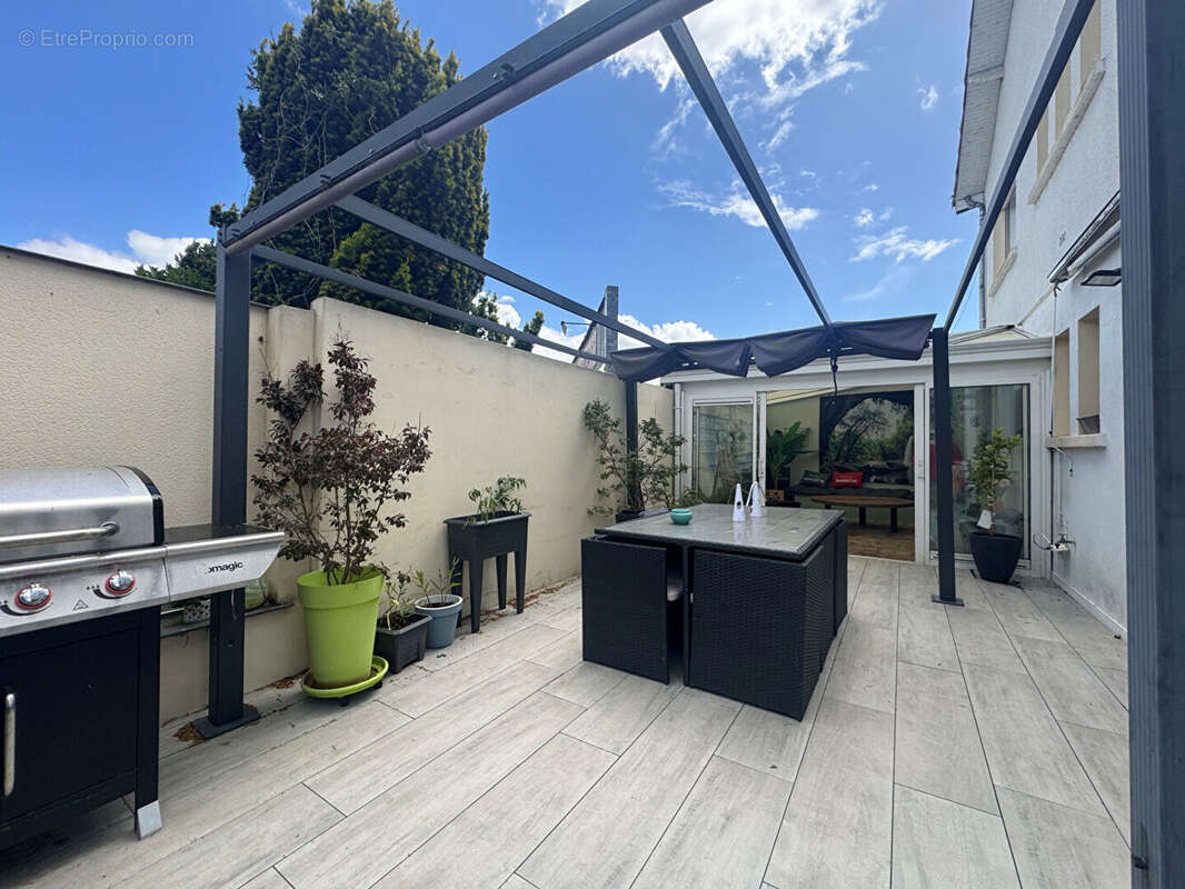 Maison Saint-Florent-le-Vieil - Maison 226 m² - Terrain 981 m² - 8 pièces - photo 2