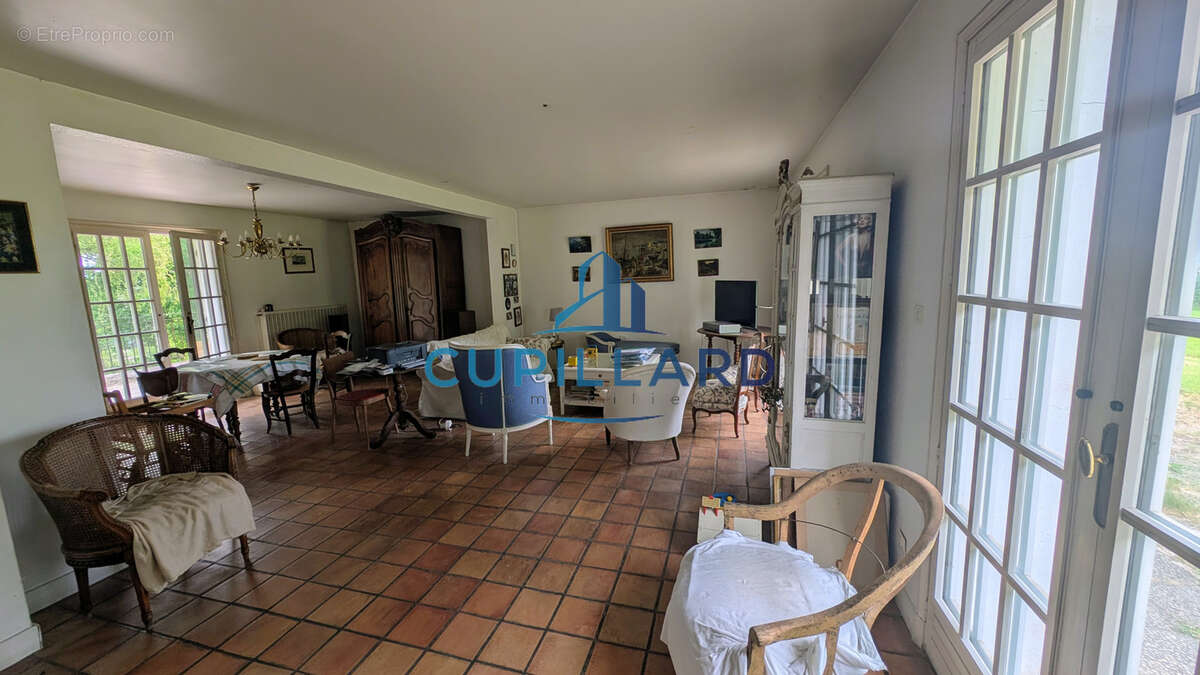 Maison à COMMELLE-VERNAY