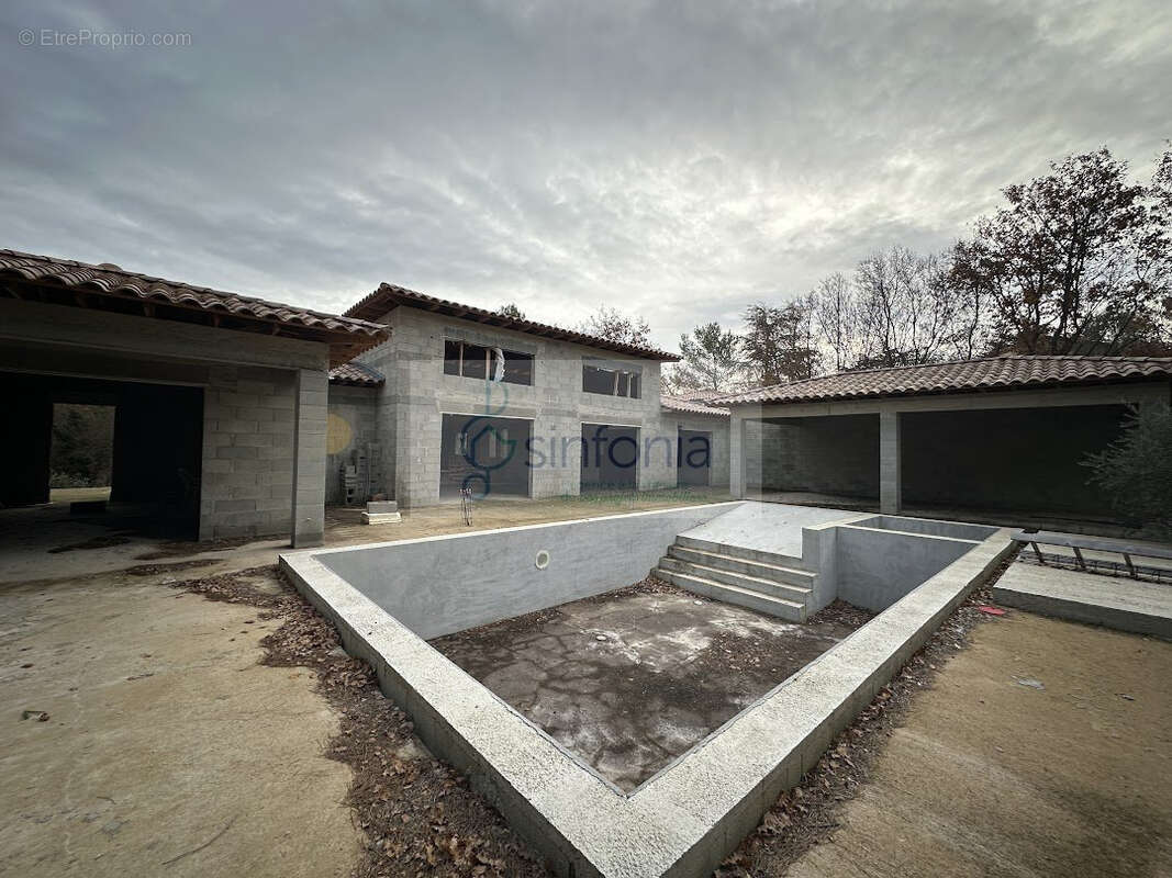 Maison à SAINTE-ANASTASIE