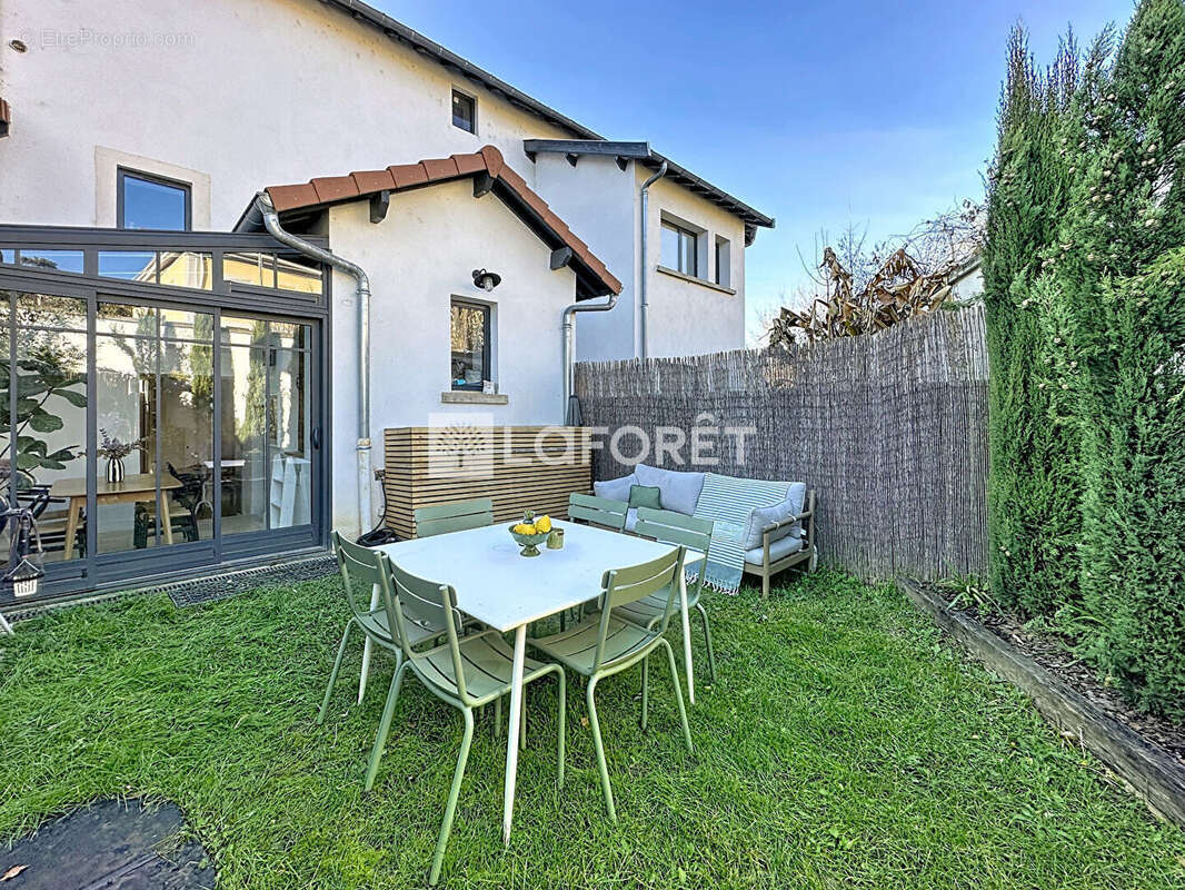 Maison à NEUVILLE-SUR-SAONE