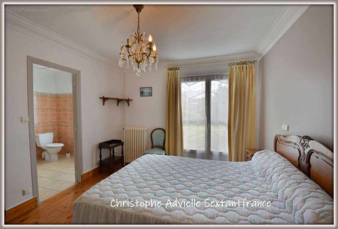 Bergerac; maison de plain pied 3 chambres 2 salles d'eau, double séjour, double garage séparé sur 909 M2 - photo 7