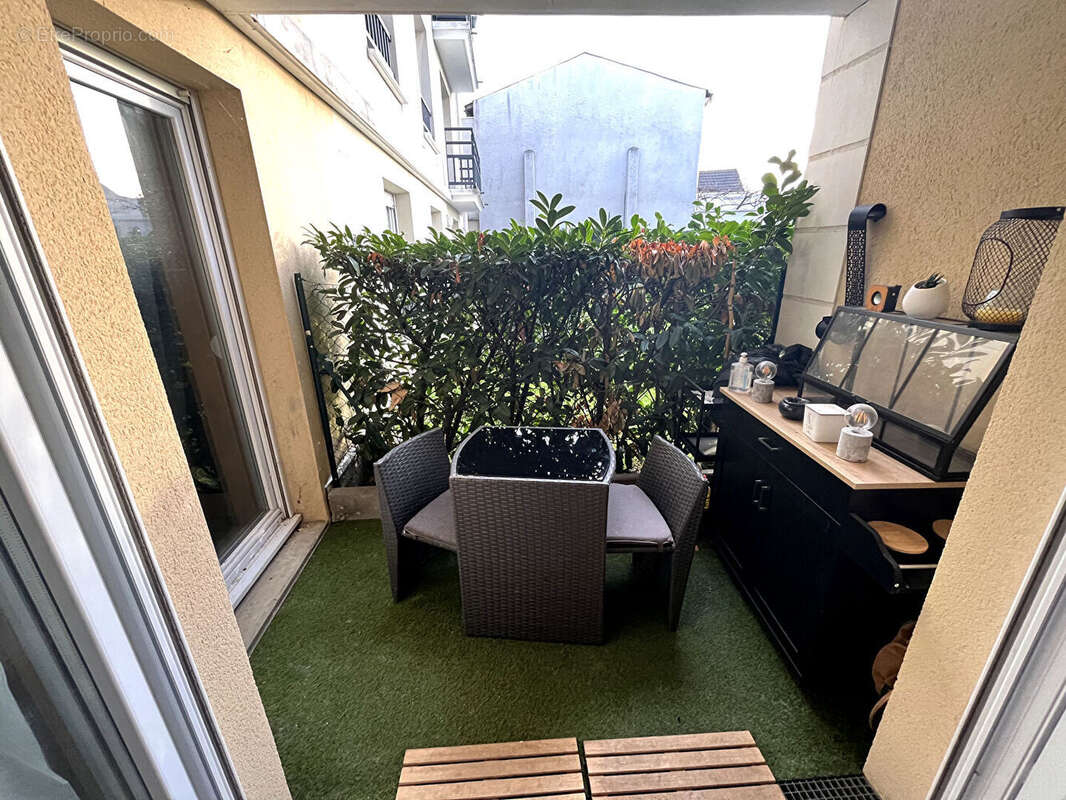 Appartement à CHANTELOUP-LES-VIGNES