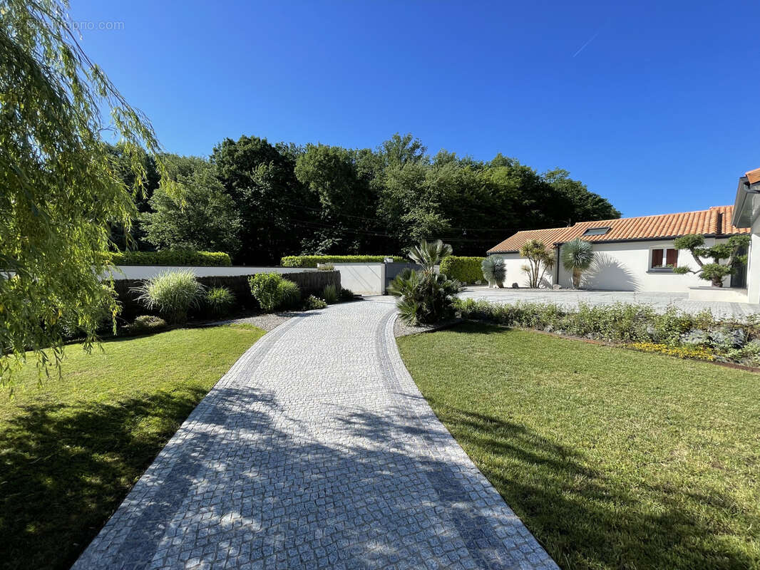 Maison à MIGNALOUX-BEAUVOIR