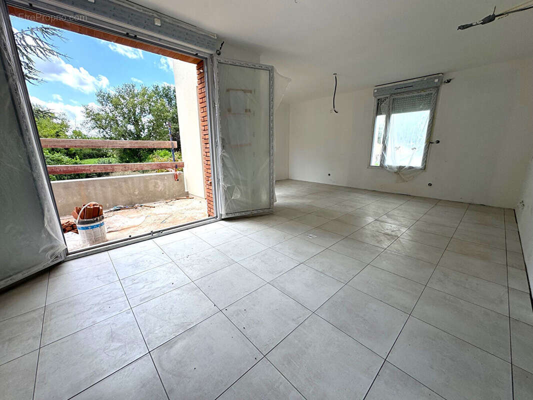 Appartement 4 pièces 86 m² + Terrasse + 2 Parking ! - photo 3
