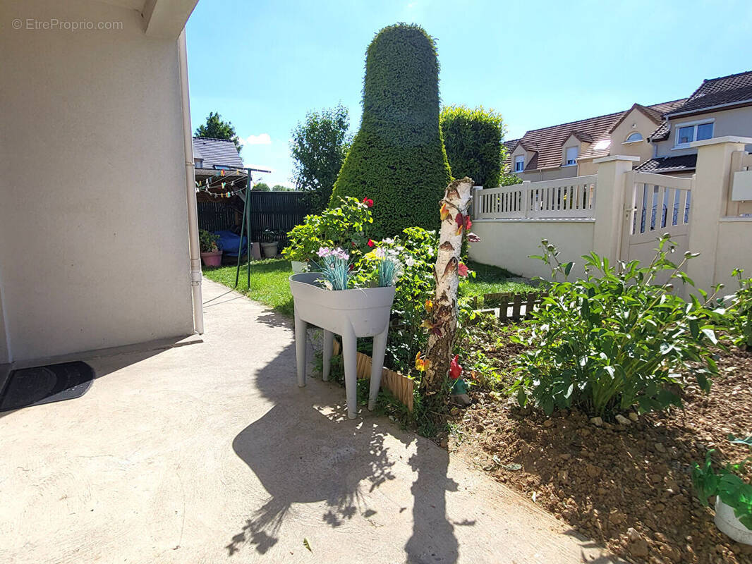 Maison à LES CLAYES-SOUS-BOIS