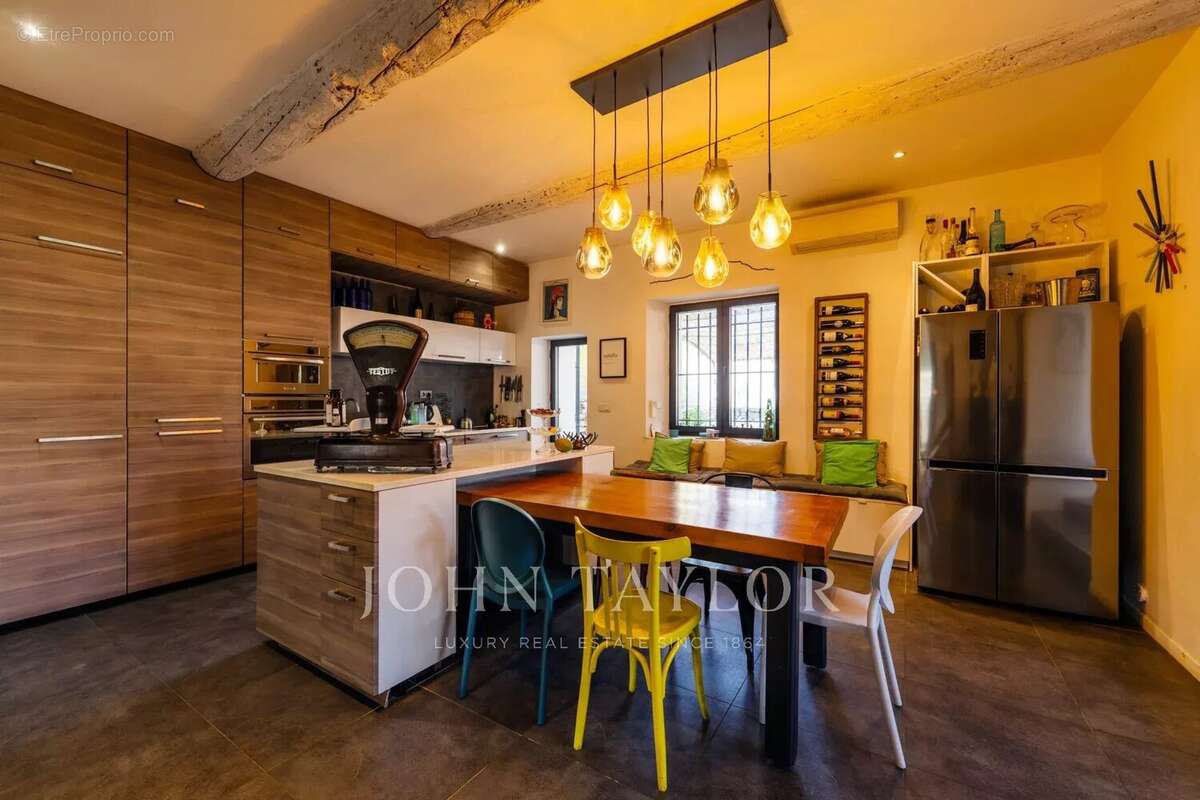Maison à VENTABREN
