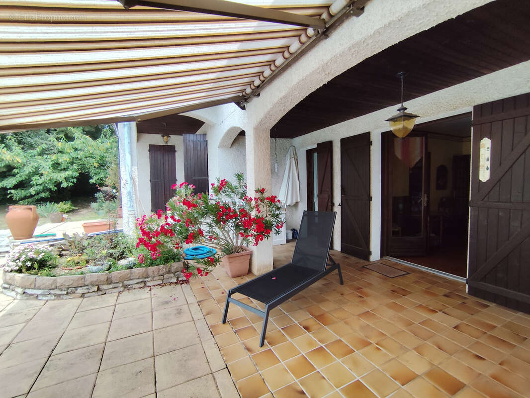 Maison à SAINT-GENIS-LES-OLLIERES