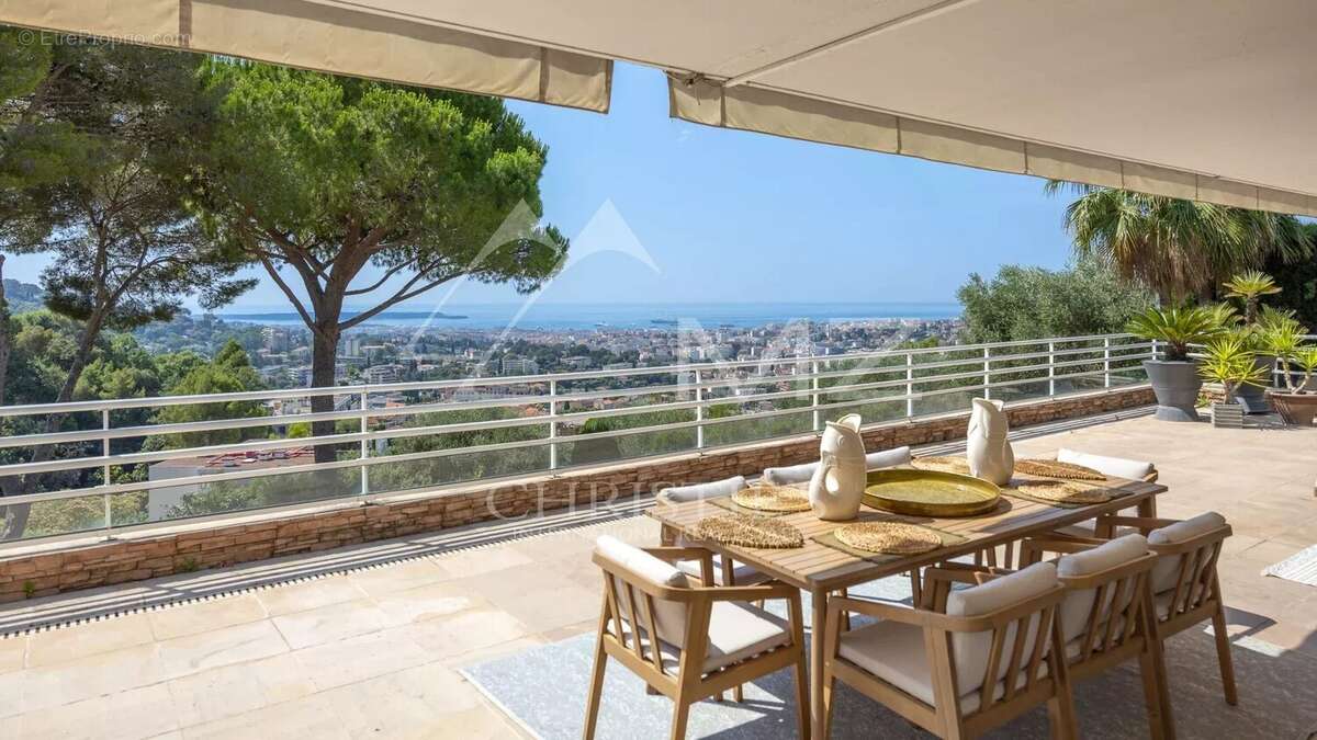 Appartement à LE CANNET